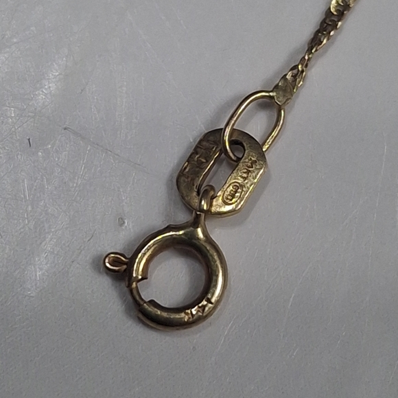 14K Gold Virgin Mary Necklace - Picture 6 of 10